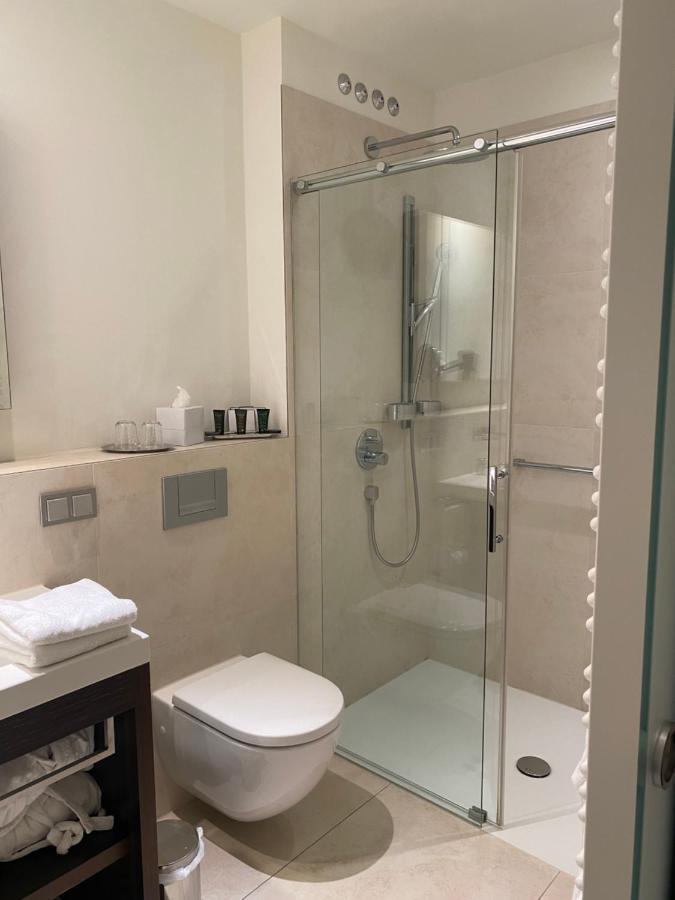 Hotel Eberhards Am Wasser Битигхайм-Бисинген Екстериор снимка