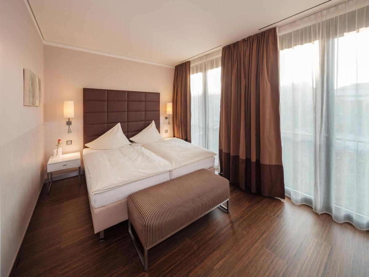 Hotel Eberhards Am Wasser Битигхайм-Бисинген Екстериор снимка